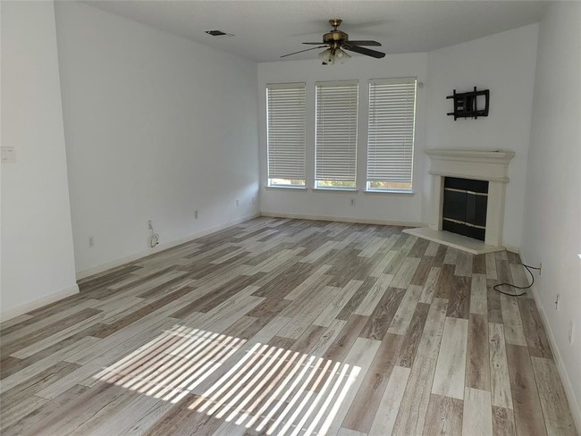 Building Photo - 4440 Park Creek Ct
