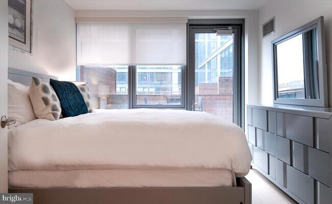 Foto del edificio - 28 K St SE