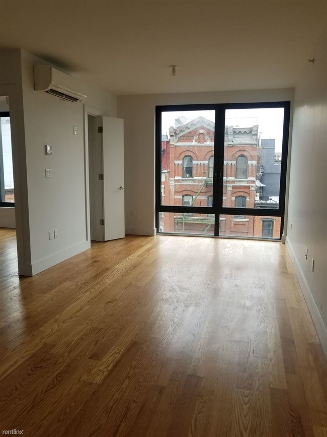 Building Photo - Studio, 1 bath  - 169 Graham Ave 5a