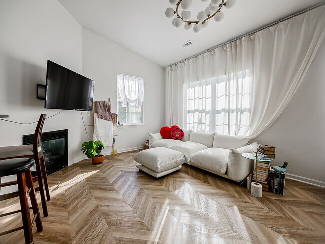 Foto del edificio - Available now!!Welcome to this charming 2-bedroom, 2-bathroom Condo in Sterling Heights, MI.