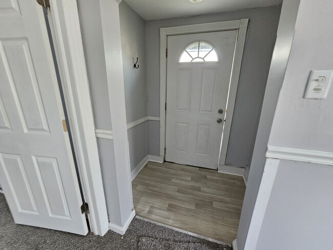 Building Photo - 6828 Meadow Ave