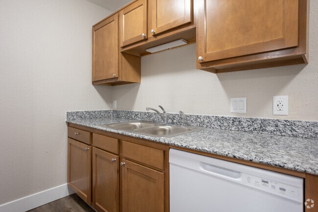 1 habitación, 1 baño - 600 pies cuadrados - Cocina - Crossroads Apartments