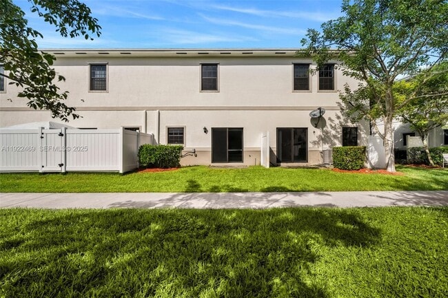 Foto del edificio - 757 SW 11th St