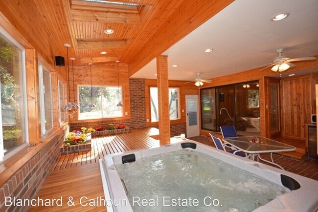 Building Photo - 4 br, 3.5 bath House - 2423 Wilkshire Drive