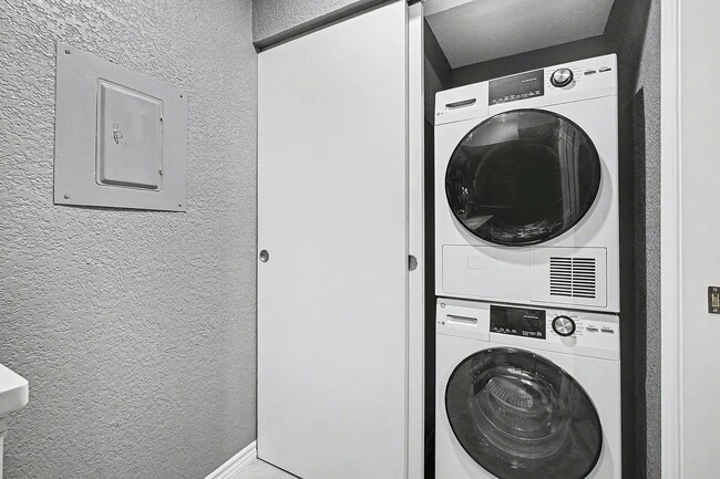 Foto del edificio - 1700 Baird Farm Cir