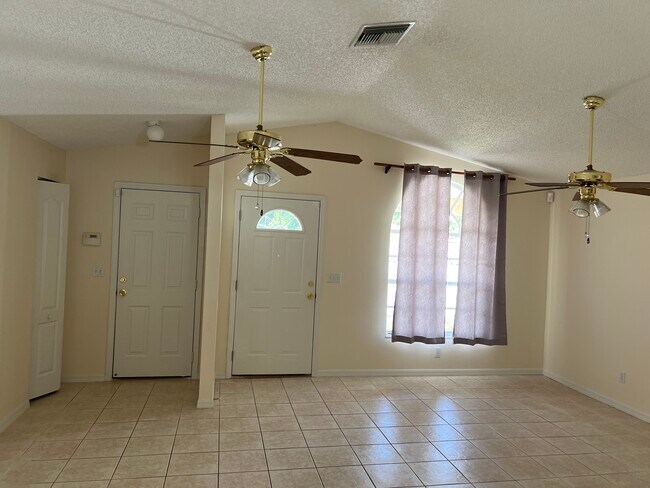 Foto del edificio - 3717 137th Ave N