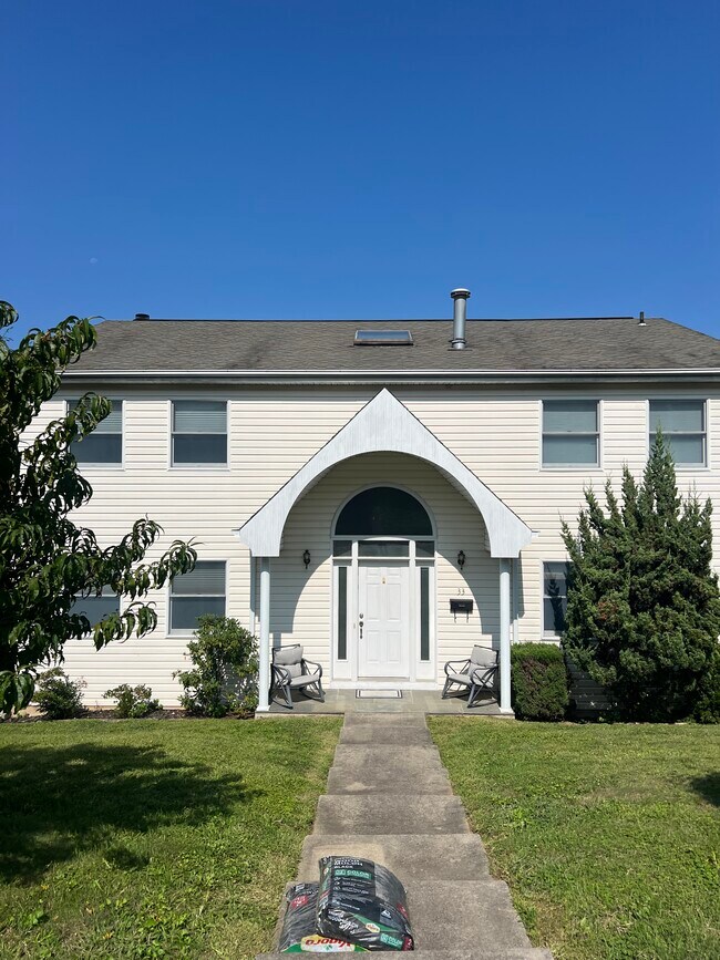 Foto del edificio - 33 Gainsborg Ave E