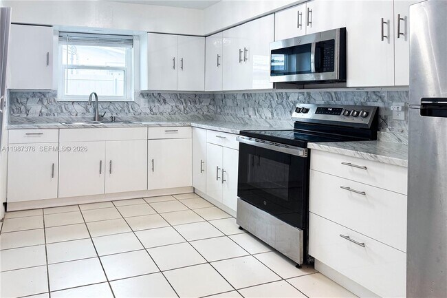 Foto del edificio - 1911 N 44th Ave