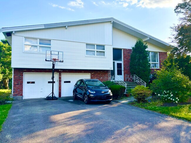 Foto del edificio - 229 Old Farm Rd