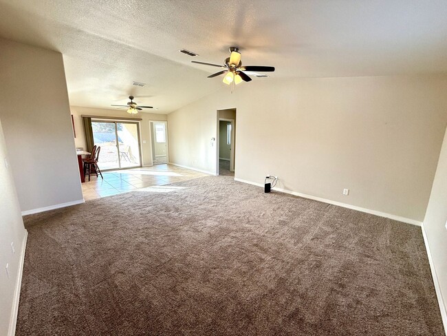 Building Photo - Great 4 Bedroom Home with Drive Through Si...