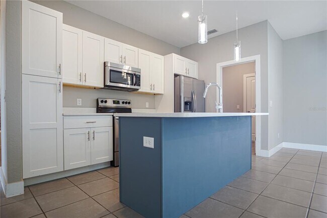 Building Photo - 210 Goldenrod Ln