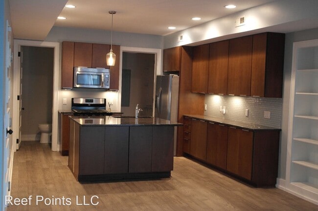 Building Photo - 1 br, 1.5 bath House - 2356 Park Ave unit 110