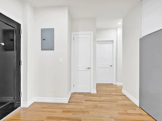 Building Photo - 7101 Shore Rd