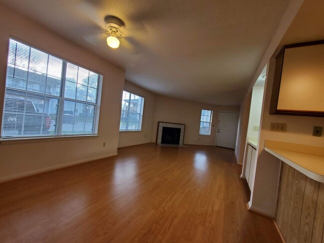 Building Photo - Spacious 2 Bedroom rental in Va Beach