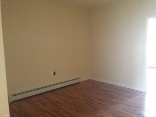 Building Photo - 2 br, 1 bath Apartment - 11 Rose Ave