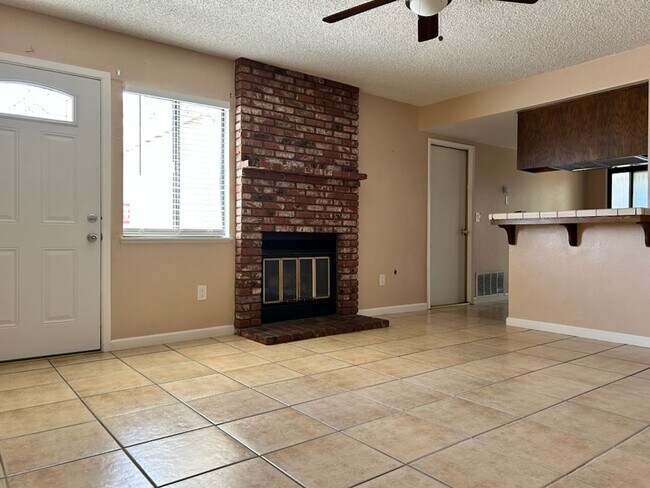 Building Photo - 912 W Graaf Ave