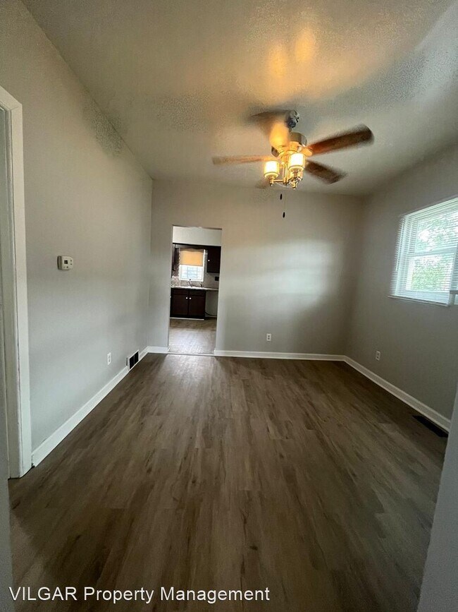 Foto del edificio - 2 br, 1 bath House - 4727 Sheffield Ave.