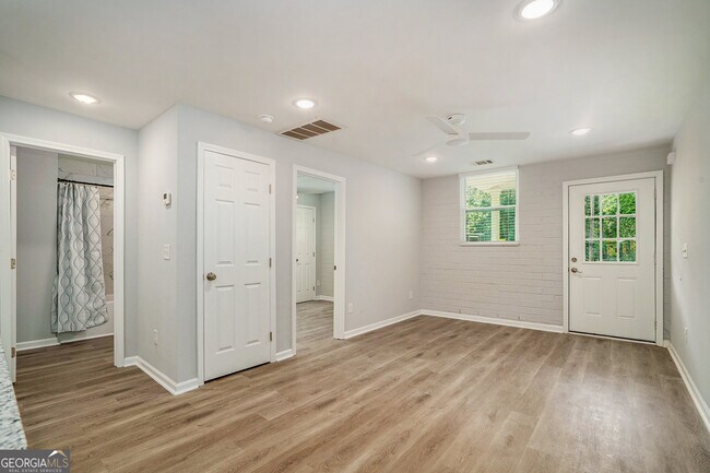 Foto del edificio - 571 Eva Kennedy Rd