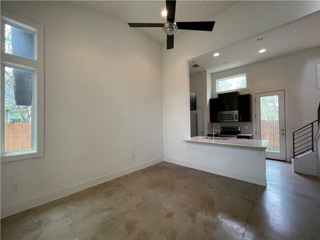 Foto del edificio - 2 br, 2 bath House - 1900B Cullen Ave