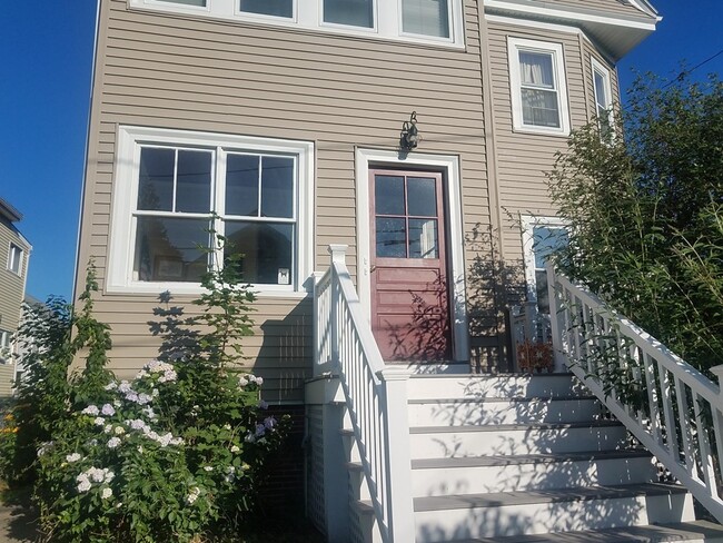 Building Photo - 68 Burnside St