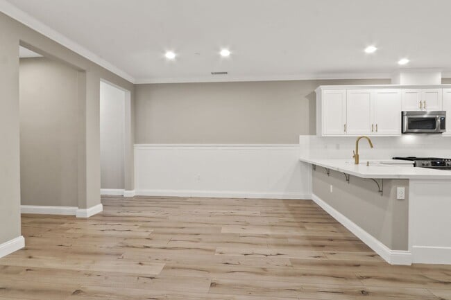 Building Photo - 604 El Paseo