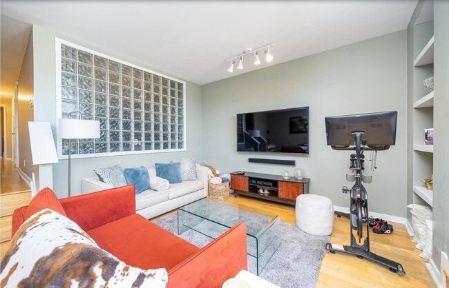 Building Photo - 689 Marin Blvd