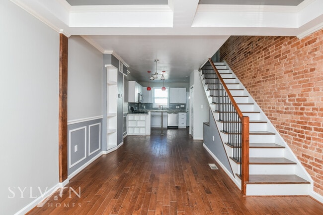 Building Photo - Prepare to fall in love with this 3 BR, 2 ...