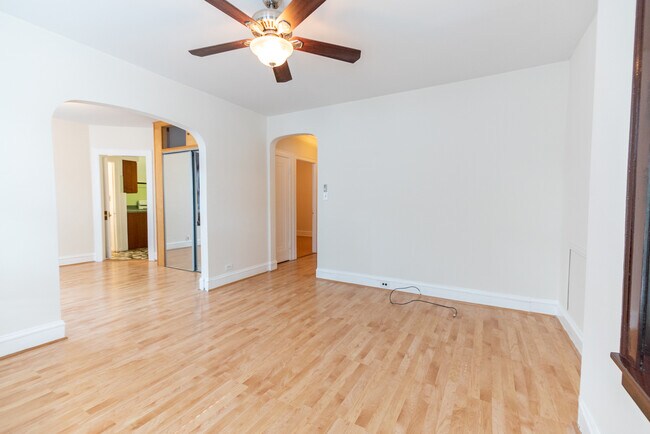 Foto del edificio - 2424 W Fargo Ave