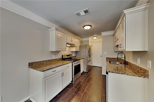 Foto del edificio - 158 Oak Grove Pl