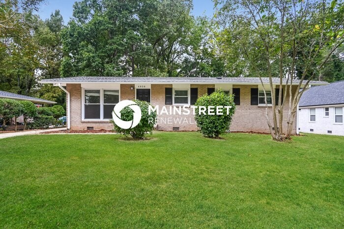 Foto principal - 3 Bedroom Pet-Friendly Home in CHARLOTTE, NC with Main Street Renewal