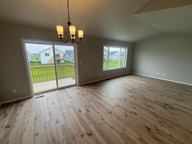 Foto del edificio - Brand-New 4-Bed Twinhome | 2,180 Sq Ft | S...