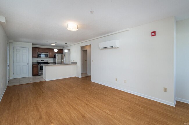 Foto del edificio - 406 E Hillside Dr