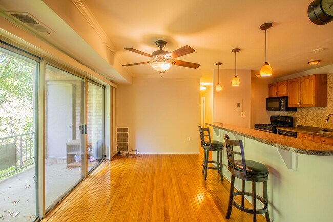 Foto del edificio - Lovely 2 BR/1 BA Condo in North Bethesda!