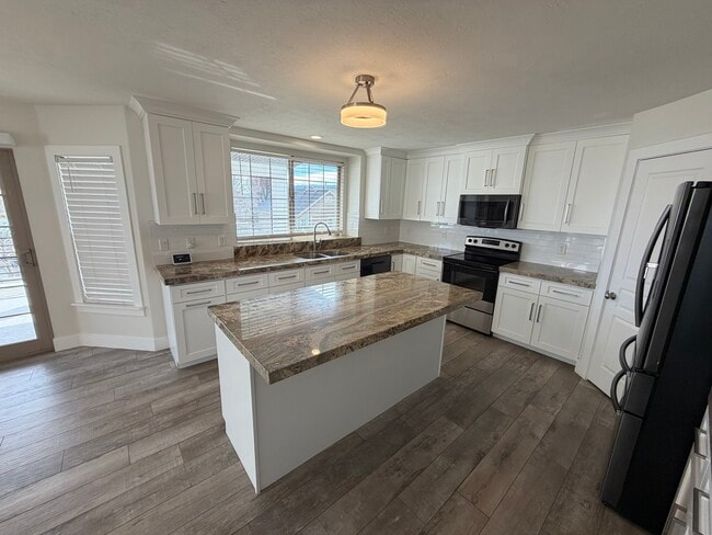 Building Photo - 1540 E 450 N