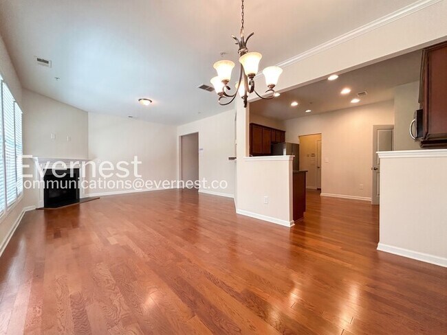 Foto del edificio - 3 Bed, 2.5 Bath Home with Attached Garage / Available Now!