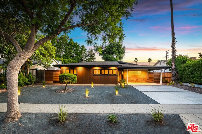 Foto del edificio - 13542 Valleyheart Dr N