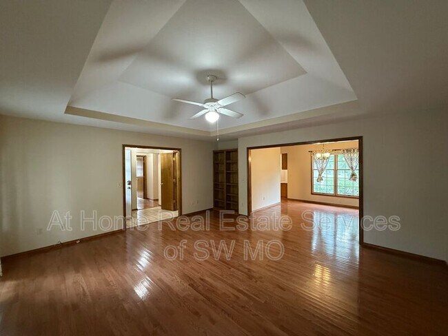 Building Photo - 2155 E Cragmont St