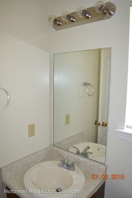 3 Br 2 Bath House 1954 Kingston Lane For In Building Photo 3 Br 2 Bath House 1954 Kingston Lane