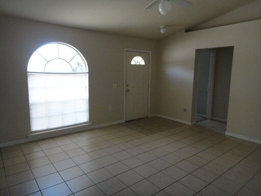 Building Photo - 339 Erie Dr