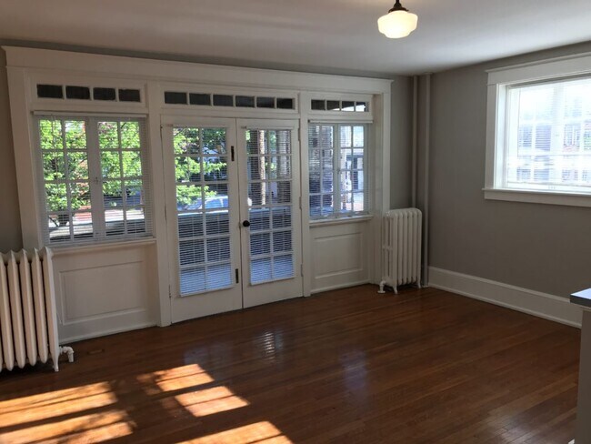 Building Photo - 502 W Orange St
