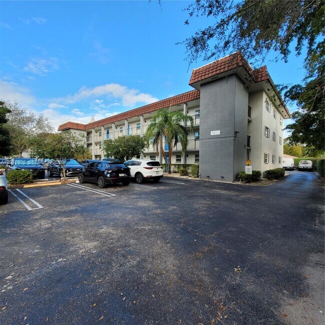 Building Photo - 8605 W Sample Rd