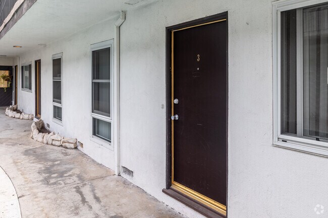 Foto del edificio - 8664 Falmouth Ave