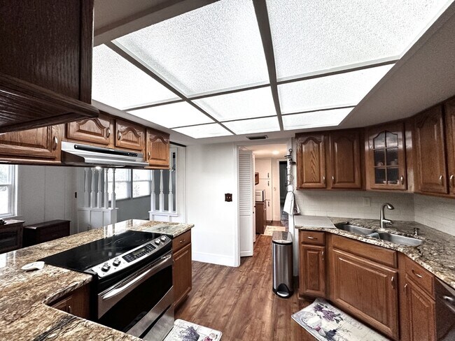 Foto del edificio - 5020 Cub Lake Dr