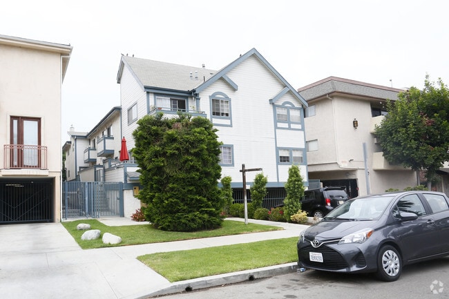 Building Photo - 3351 Keystone Ave