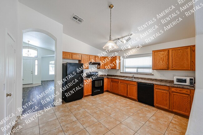 Foto del edificio - 2047 S 160th Ln