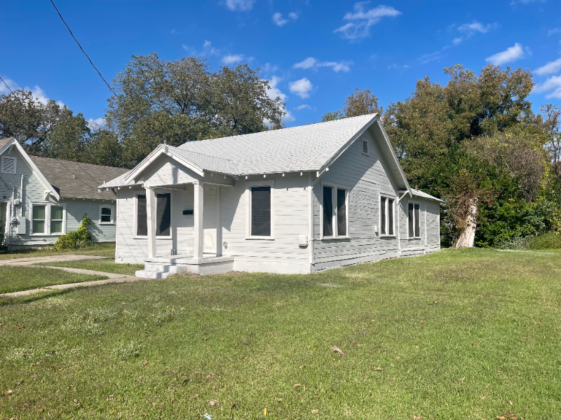 Primary Photo - 223 Hood St