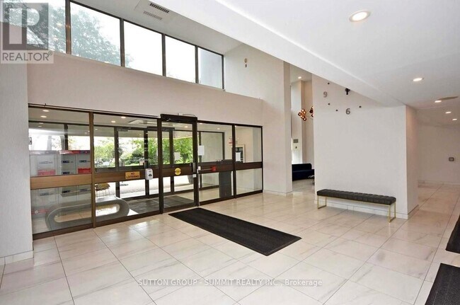 Photo du bâtiment - 1580-1580 Mississauga Vly Blvd