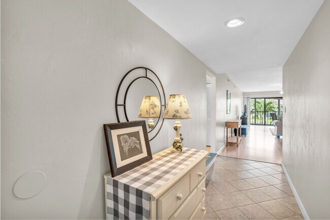 Building Photo - 4640 Chantelle Dr