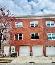 Building Photo - 215 Madison St