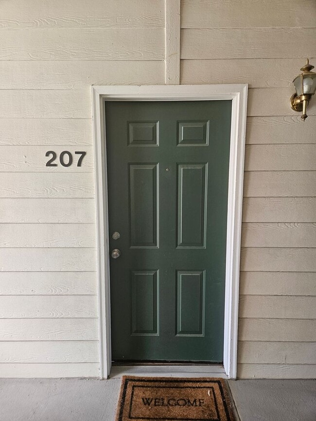 Photo - 2 Bed 1.5 Bath 2nd Floor Condo, 1-Car Garage